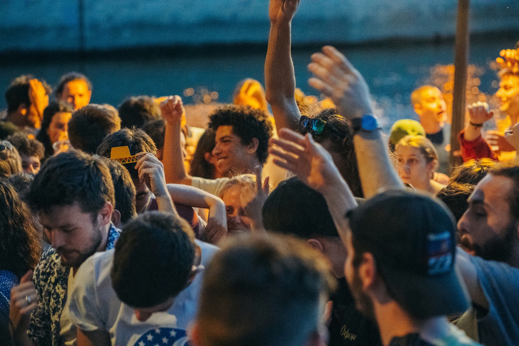 Fiesta en el pueblo de Locoal-Mendon